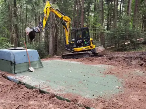 Baggerarbeiten im Wald