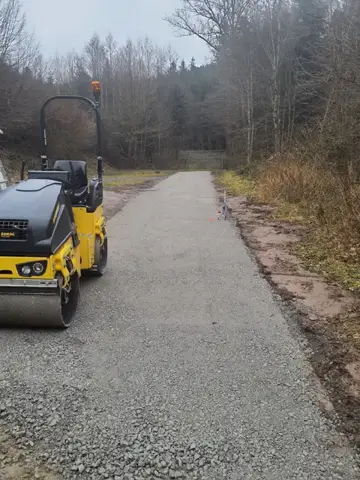 Walzarbeiten im Wegebau