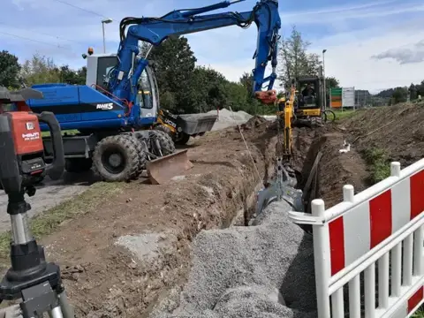 Bagger und Tiefbau auf der Baustelle
