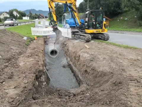 Arbeiten an einem Leitungsgraben