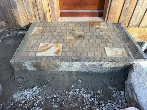 Natursteinpflaster am Eingang