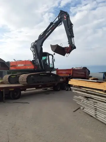 Kettenbagger beim Baustelleneinsatz