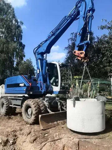 Versetzen eines Betonschachtrings