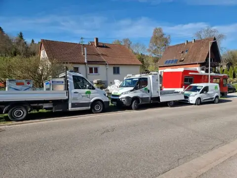 Fahrzeuge und Ausrüstung am Einsatzort
